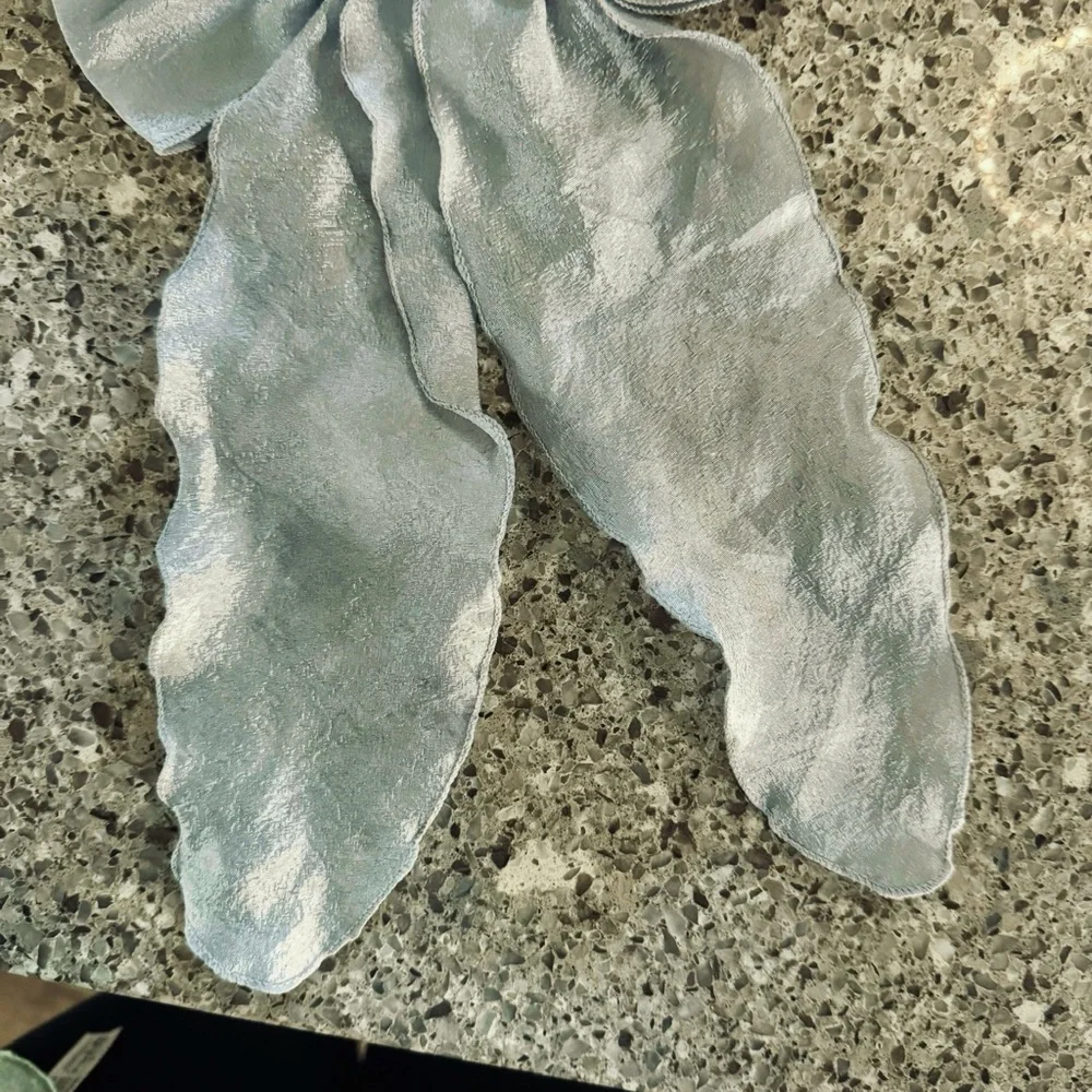 Elegant Silver and Black Hair Bows - EUC 🎀✨